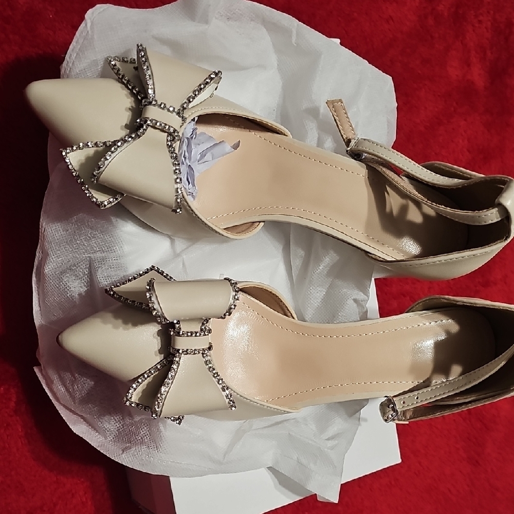 Elegant Cream Bow Women's Shoes